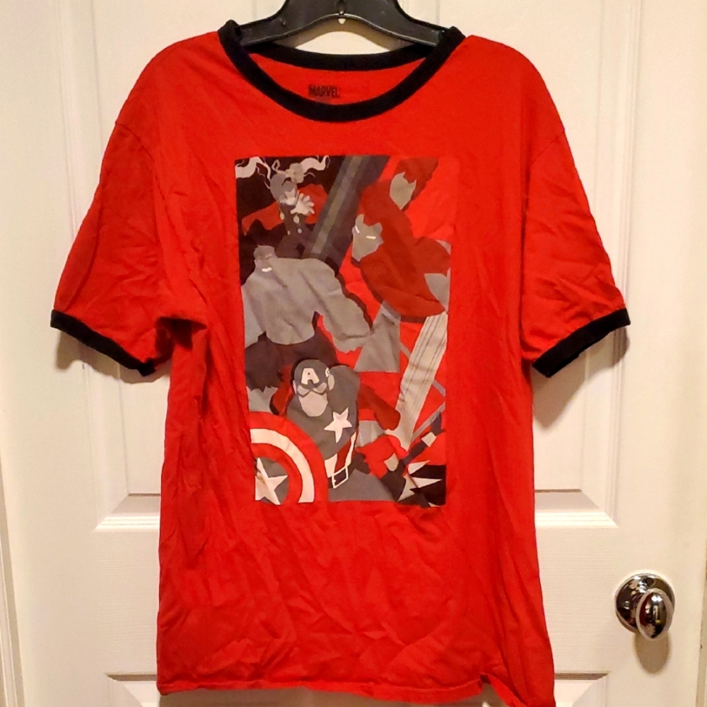 Marvel Men's Red Graphic T-Shirt - Size Large
